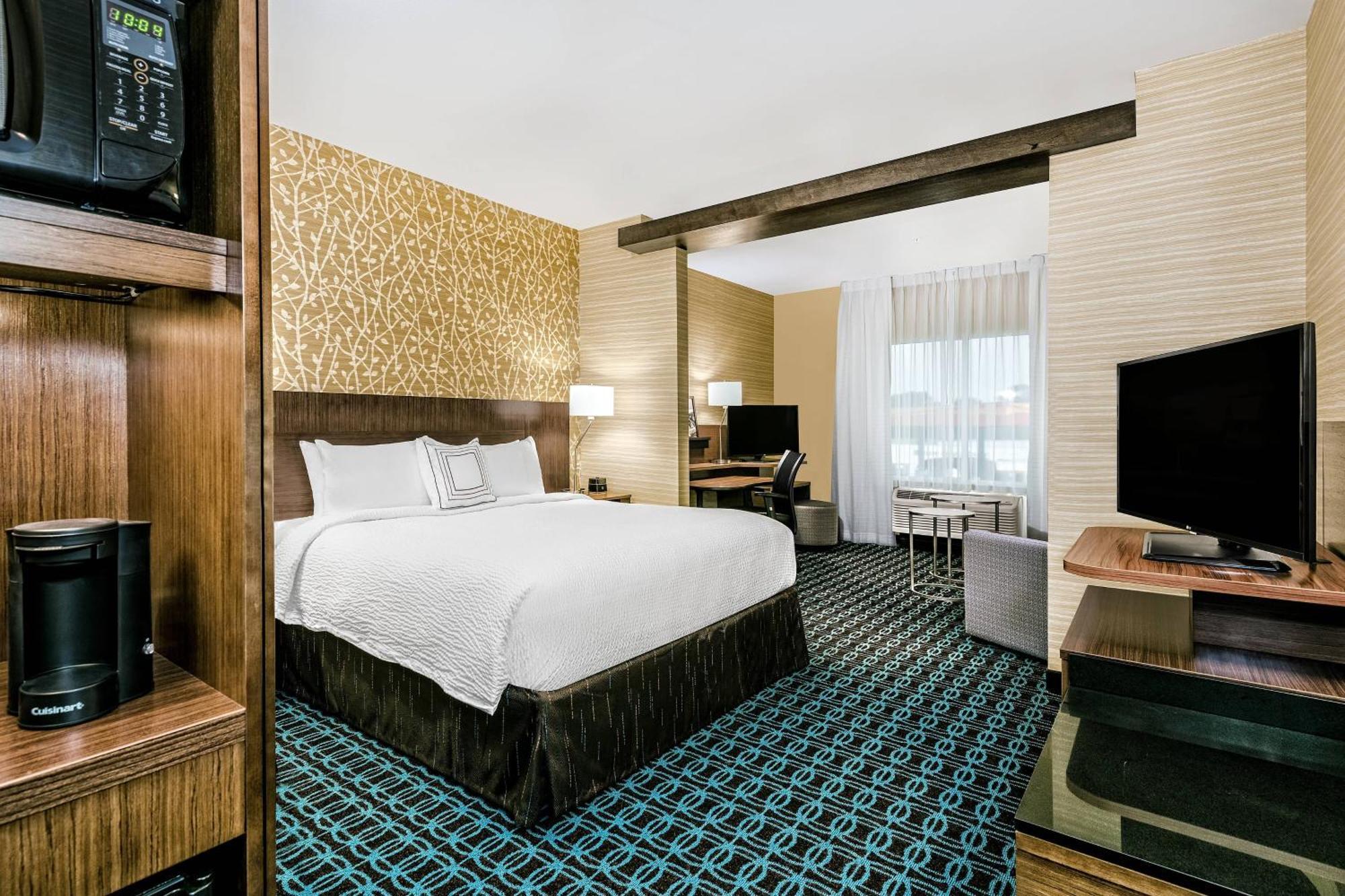 Fairfield & By Marriott 3* Van