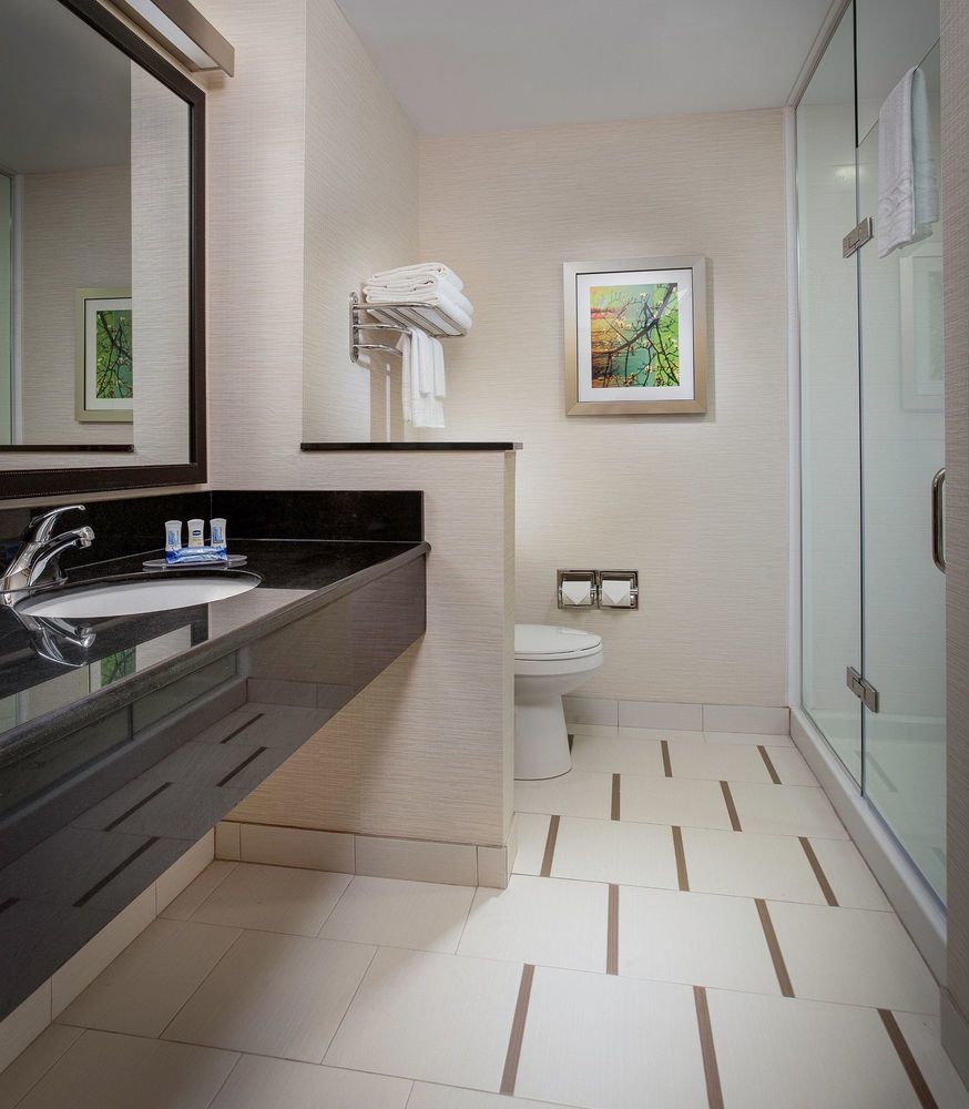 Fairfield & By Marriott 3* Van
